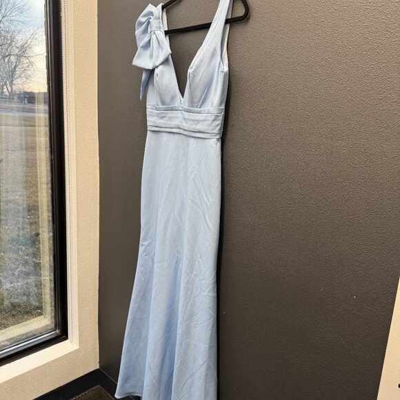 Never worn Light Blue Bow-Shoulder Gown - Size 4 - Picture 5 of 10